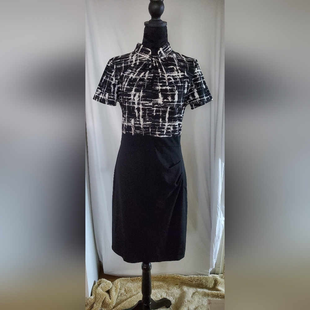 Black and White Midi Sheath Dress with Crew Neck